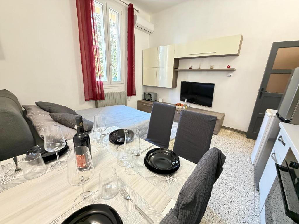 double-bedroom-short-term-rental-bologna double-bedroom-short-term-rental-bologna
