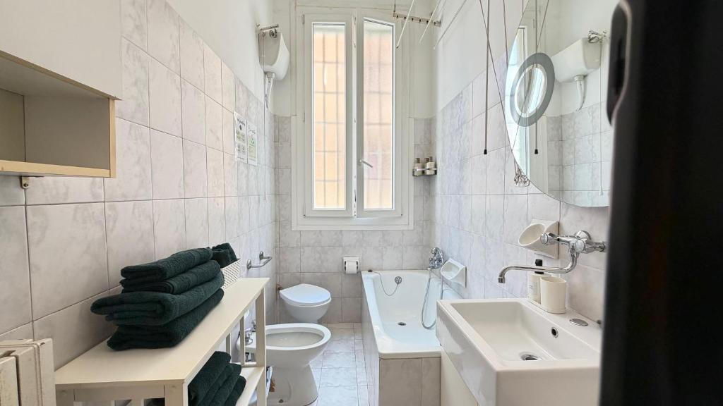 fully-equipped-kitchen-zanardi-rooms Modern-Apartment-Bologna-Station-Free-Parking